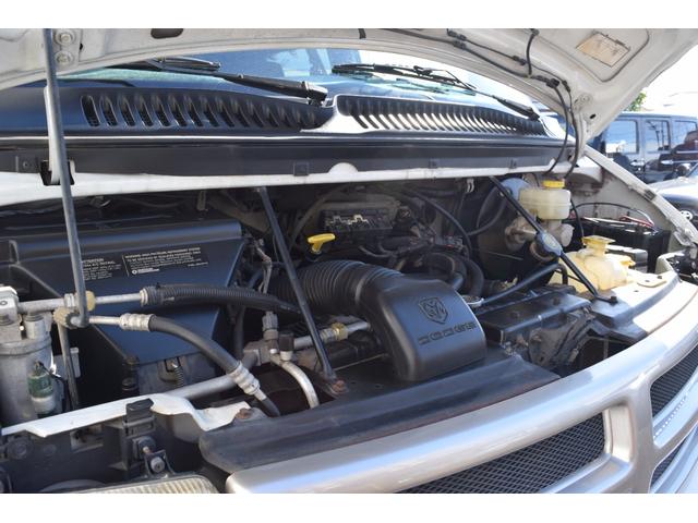 ダッジ・ラム ミディアム 3列シート フルフラットシート リアサイド観音ドア ナビ ETC カスタムグリル クルーズコントロール キーレス 16インチクロームホイール BFグッドリッチホワイトレタータイヤ(55枚目)