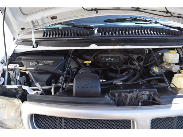 ダッジ・ラム ミディアム 3列シート フルフラットシート リアサイド観音ドア ナビ ETC カスタムグリル クルーズコントロール キーレス 16インチクロームホイール BFグッドリッチホワイトレタータイヤ(57枚目)