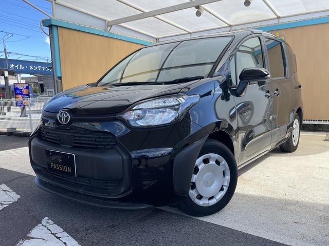 シエンタ ハイブリッドＸ　登録済未使用車　片側電動スライドドア　衝突被害軽減ブレーキ　コーナーセンサー　スマートキー　アダクティブクルーズコントロール　電動格納ドアミラー　ＬＥＤヘッドライト　横滑り防止機能（4枚目）