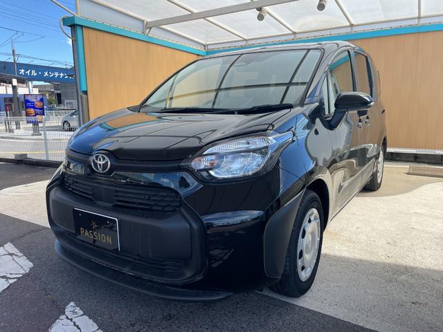 シエンタ ハイブリッドＸ　登録済未使用車　片側電動スライドドア　衝突被害軽減ブレーキ　コーナーセンサー　スマートキー　アダクティブクルーズコントロール　電動格納ドアミラー　ＬＥＤヘッドライト　横滑り防止機能（5枚目）