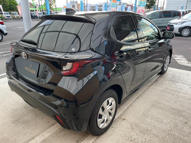 ヤリス Ｘ　車検２年　衝突被害軽減ブレーキ　ディスプレイオーディオ　バックカメラ　横滑り防止機能　オートハイビーム　ＬＥＤヘッドライト　スマートキー　パワーウインドウ　マニュアルエアコン　保証あり（8枚目）