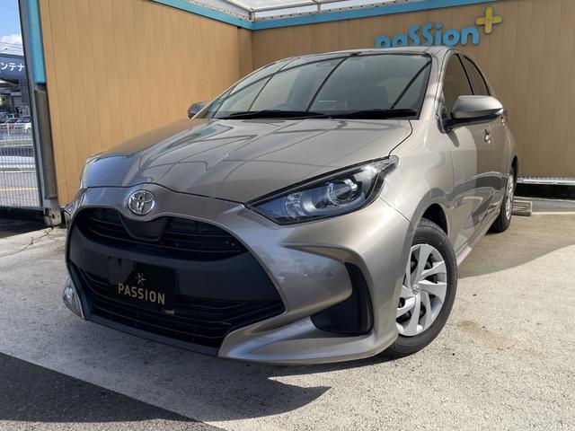 ヤリス Ｘ　車検２年　衝突被害軽減ブレーキ　コーナーセンサー　ディスプレイオーディオ　スマートキー　ＬＥＤヘッドライト　マニュアルエアコン　オートハイビーム　電動格納ドアミラー　ＥＴＣ　光軸調整機能（4枚目）