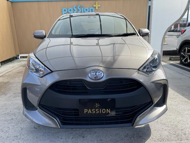 ヤリス Ｘ　車検２年　衝突被害軽減ブレーキ　コーナーセンサー　ディスプレイオーディオ　スマートキー　ＬＥＤヘッドライト　マニュアルエアコン　オートハイビーム　電動格納ドアミラー　ＥＴＣ　光軸調整機能（6枚目）