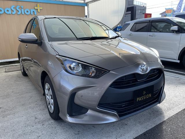 ヤリス Ｘ　車検２年　衝突被害軽減ブレーキ　コーナーセンサー　ディスプレイオーディオ　スマートキー　ＬＥＤヘッドライト　マニュアルエアコン　オートハイビーム　電動格納ドアミラー　ＥＴＣ　光軸調整機能（7枚目）