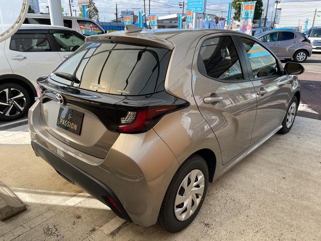 ヤリス Ｘ　車検２年　衝突被害軽減ブレーキ　コーナーセンサー　ディスプレイオーディオ　スマートキー　ＬＥＤヘッドライト　マニュアルエアコン　オートハイビーム　電動格納ドアミラー　ＥＴＣ　光軸調整機能（8枚目）