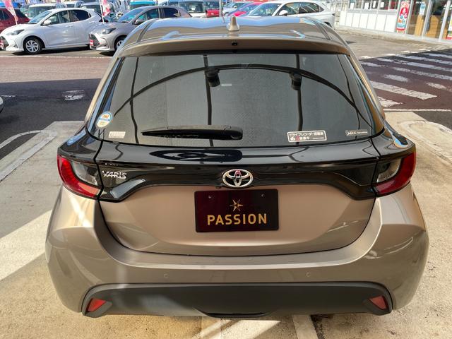 ヤリス Ｘ　車検２年　衝突被害軽減ブレーキ　コーナーセンサー　ディスプレイオーディオ　スマートキー　ＬＥＤヘッドライト　マニュアルエアコン　オートハイビーム　電動格納ドアミラー　ＥＴＣ　光軸調整機能（9枚目）