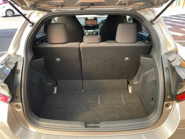 ヤリス Ｘ　車検２年　衝突被害軽減ブレーキ　コーナーセンサー　ディスプレイオーディオ　スマートキー　ＬＥＤヘッドライト　マニュアルエアコン　オートハイビーム　電動格納ドアミラー　ＥＴＣ　光軸調整機能（11枚目）