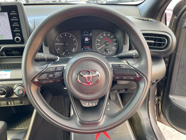 ヤリス Ｘ　車検２年　衝突被害軽減ブレーキ　コーナーセンサー　ディスプレイオーディオ　スマートキー　ＬＥＤヘッドライト　マニュアルエアコン　オートハイビーム　電動格納ドアミラー　ＥＴＣ　光軸調整機能（15枚目）