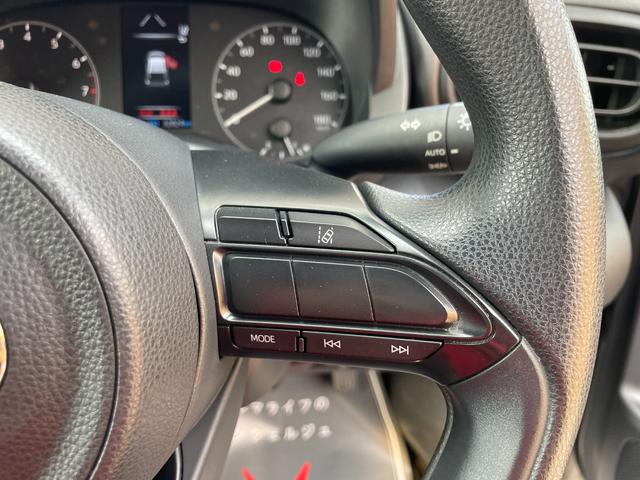 ヤリス Ｘ　車検２年　衝突被害軽減ブレーキ　コーナーセンサー　ディスプレイオーディオ　スマートキー　ＬＥＤヘッドライト　マニュアルエアコン　オートハイビーム　電動格納ドアミラー　ＥＴＣ　光軸調整機能（17枚目）