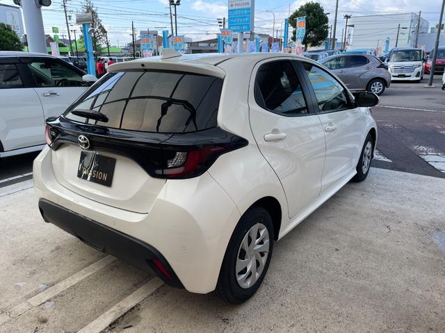 ヤリス Ｘ　車検２年　衝突被害軽減ブレーキ　コーナーセンサー　ディスプレイオーディオ　スマートキー　電動格納ドアミラー　ＥＴＣ　バックカメラ　ＬＥＤヘッドライト　マニュアルエアコン　パワーウインドウ（8枚目）