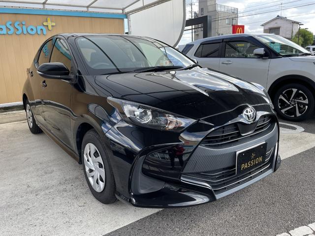 ヤリス Ｘ　車検２年　衝突被害軽減ブレーキ　スマートキー　ディスプレイオーディオ　バックカメラ　マニュアルエアコン　ＥＴＣ　電動格納ドアミラー　ＬＥＤヘッドライト　オートハイビーム　パワーウインドウ（7枚目）