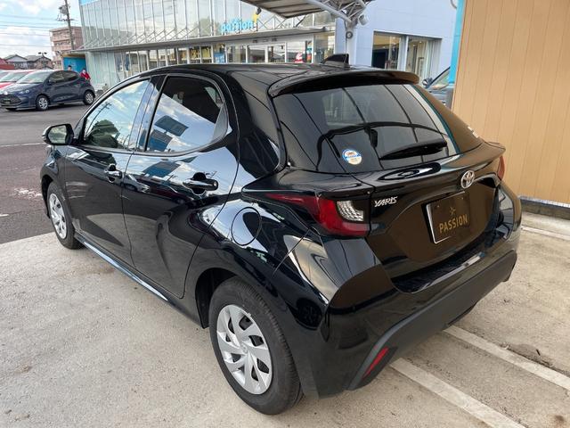 ヤリス Ｘ　車検２年　衝突被害軽減ブレーキ　スマートキー　ディスプレイオーディオ　バックカメラ　マニュアルエアコン　ＥＴＣ　電動格納ドアミラー　ＬＥＤヘッドライト　オートハイビーム　パワーウインドウ（10枚目）