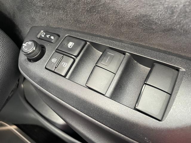 ヤリス Ｘ　車検２年　衝突被害軽減ブレーキ　スマートキー　ディスプレイオーディオ　バックカメラ　マニュアルエアコン　ＥＴＣ　電動格納ドアミラー　ＬＥＤヘッドライト　オートハイビーム　パワーウインドウ（21枚目）