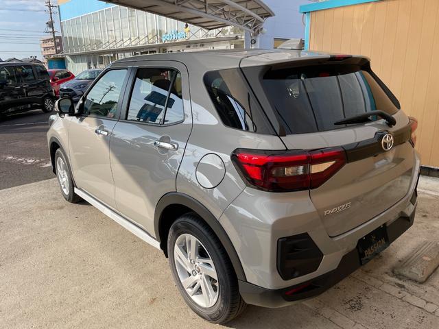 ライズ Ｇ　登録済未使用車　ナビレディパッケージ　衝突被害軽減ブレーキ　コーナーセンサー　スマートキー　アイドリングストップ　バックカメラ　電動格納ドアミラー　横滑り防止機能　パワーウインドウ　ＬＥＤヘッドライト（10枚目）