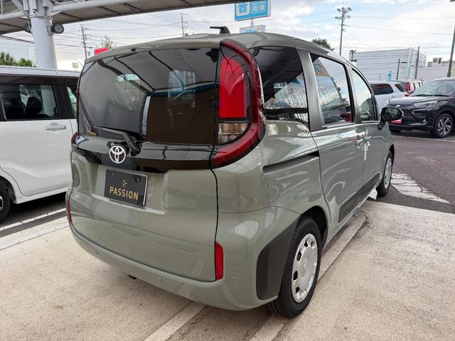 シエンタ X 登録済未使用車 片側電動スライドドア 衝突被害軽減ブレーキ コーナーセンサー スマートキー LEDヘッドライト アダクティブクルーズコントロール 横滑り防止機能 電動格納ドアミラー オートエアコン(8枚目)