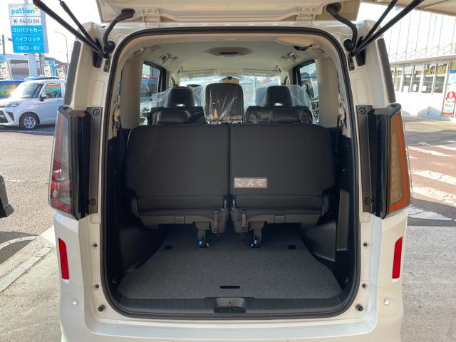 セレナ ハイウェイスターV 登録済未使用車 両側電動スライドドア 衝突被害軽減ブレーキ コーナーセンサー スマートキー アラウンドビューモニター アイドリングストップ プロパイロット 電動格納ドアミラー オートエアコン(11枚目)