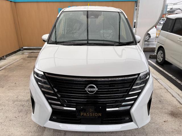 セレナ e-パワー ハイウェイスターV 登録済未使用車 両側電動スライドドア 衝突被害軽減ブレーキ コーナーセンサー スマートキー アラウンドビューモニター アイドリングストップ プロパイロット 電動格納ドアミラー オートエアコン(6枚目)