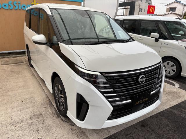 セレナ e-パワー ハイウェイスターV 登録済未使用車 両側電動スライドドア 衝突被害軽減ブレーキ コーナーセンサー スマートキー アラウンドビューモニター アイドリングストップ プロパイロット 電動格納ドアミラー オートエアコン(7枚目)