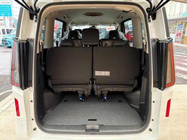 セレナ e-パワー ハイウェイスターV 登録済未使用車 両側電動スライドドア 衝突被害軽減ブレーキ コーナーセンサー スマートキー アラウンドビューモニター アイドリングストップ プロパイロット 電動格納ドアミラー オートエアコン(11枚目)