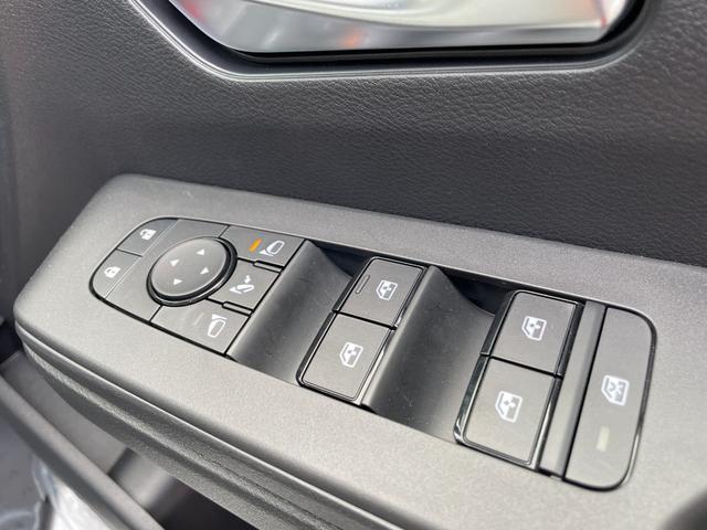 セレナ e-パワー ハイウェイスターV 登録済未使用車 両側電動スライドドア 衝突被害軽減ブレーキ コーナーセンサー スマートキー アラウンドビューモニター アイドリングストップ プロパイロット 電動格納ドアミラー オートエアコン(21枚目)