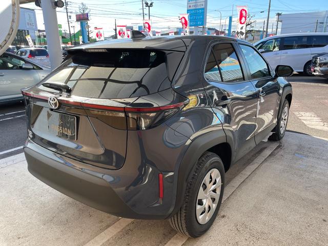 ヤリスクロス Ｘ　登録済未使用車　衝突被害軽減ブレーキ　コーナーセンサー　スマートキー　ディスプレイオーディオ　アダクティブクルーズコントロール　バックカメラ　ＥＴＣ　電動格納ドアミラー　光軸調整機能　横滑り防止機能（8枚目）