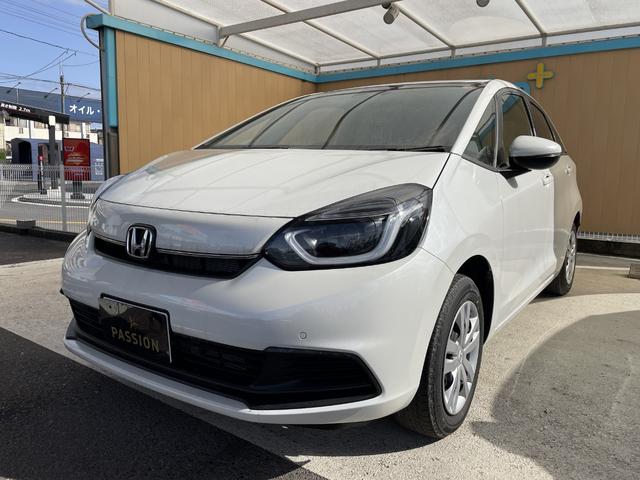 フィット ホーム　登録済未使用車　衝突被害軽減ブレーキ　スマートキー　コーナーセンサー　ＬＥＤヘッドライト　ディスプレイオーディオ　アダクティブクルーズコントロール　バックカメラ　電動格納ドアミラー　オートエアコン（5枚目）