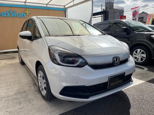 フィット ホーム　登録済未使用車　衝突被害軽減ブレーキ　スマートキー　コーナーセンサー　ＬＥＤヘッドライト　ディスプレイオーディオ　アダクティブクルーズコントロール　バックカメラ　電動格納ドアミラー　オートエアコン（7枚目）