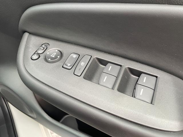 フィット ホーム　登録済未使用車　衝突被害軽減ブレーキ　スマートキー　コーナーセンサー　ＬＥＤヘッドライト　ディスプレイオーディオ　アダクティブクルーズコントロール　バックカメラ　電動格納ドアミラー　オートエアコン（20枚目）