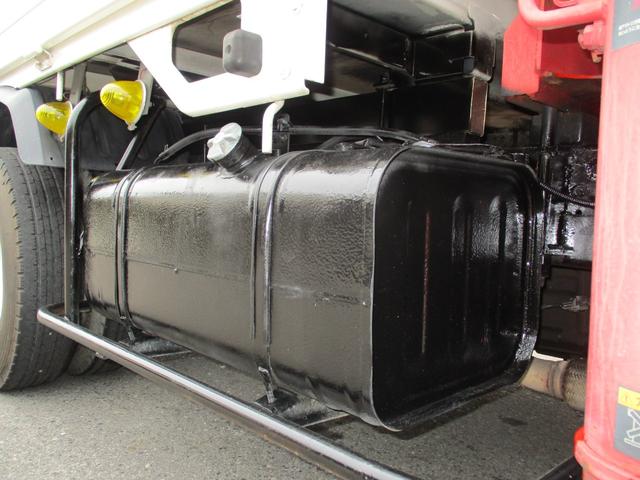 ダイナトラック 　平ボデー　３段ユニック　リモコン　１０尺クレーン　５速　内寸２４７ｘ１６１ｘ３６　準中型免許　３トン積載　４．６Ｌノンターボ　５速　ＫＫ－ＸＺＵ３０２　積載量３０００キロ　車両総重量６４８５キロ（61枚目）