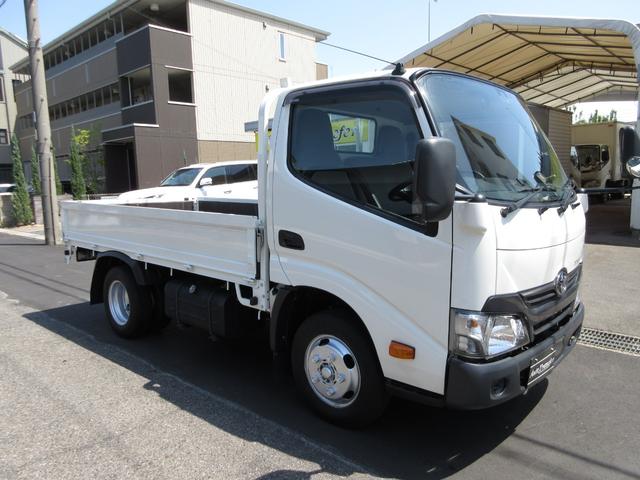 トヨエース 　平ボデー　ＡＴ　５ｔ限定免許可　内寸３１２ｘ１６９ｘ３８　準中型免許　標準ショート　４ナンバー　平　４Ｌターボ　ＴＰＧ－ＸＺＵ６０５　衝突軽減システム　最大積載量２０００キロ　車両総重量４４１５キロ（2枚目）