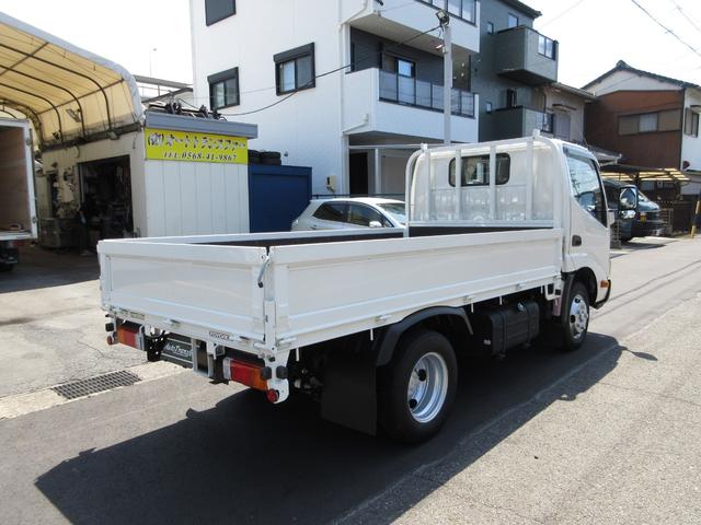 トヨエース 　平ボデー　ＡＴ　５ｔ限定免許可　内寸３１２ｘ１６９ｘ３８　準中型免許　標準ショート　４ナンバー　平　４Ｌターボ　ＴＰＧ－ＸＺＵ６０５　衝突軽減システム　最大積載量２０００キロ　車両総重量４４１５キロ（4枚目）