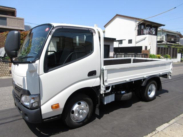 トヨエース 　平ボデー　ＡＴ　５ｔ限定免許可　内寸３１２ｘ１６９ｘ３８　準中型免許　標準ショート　４ナンバー　平　４Ｌターボ　ＴＰＧ－ＸＺＵ６０５　衝突軽減システム　最大積載量２０００キロ　車両総重量４４１５キロ（9枚目）
