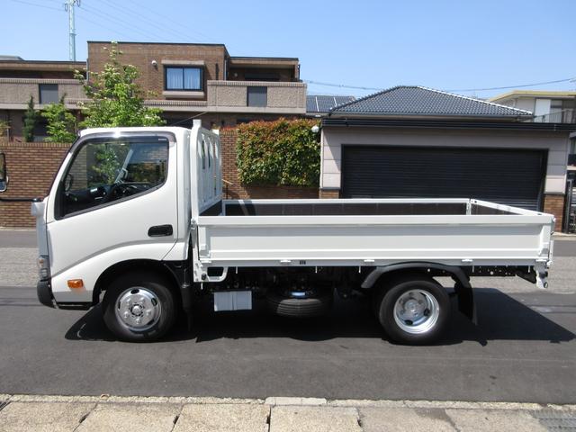 トヨエース 　平ボデー　ＡＴ　５ｔ限定免許可　内寸３１２ｘ１６９ｘ３８　準中型免許　標準ショート　４ナンバー　平　４Ｌターボ　ＴＰＧ－ＸＺＵ６０５　衝突軽減システム　最大積載量２０００キロ　車両総重量４４１５キロ（22枚目）
