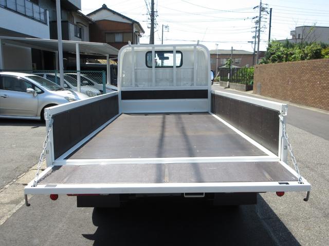 トヨエース 　平ボデー　ＡＴ　５ｔ限定免許可　内寸３１２ｘ１６９ｘ３８　準中型免許　標準ショート　４ナンバー　平　４Ｌターボ　ＴＰＧ－ＸＺＵ６０５　衝突軽減システム　最大積載量２０００キロ　車両総重量４４１５キロ（33枚目）