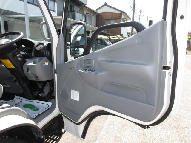 トヨエース 　平ボデー　ＡＴ　５ｔ限定免許可　内寸３１２ｘ１６９ｘ３８　準中型免許　標準ショート　４ナンバー　平　４Ｌターボ　ＴＰＧ－ＸＺＵ６０５　衝突軽減システム　最大積載量２０００キロ　車両総重量４４１５キロ（41枚目）