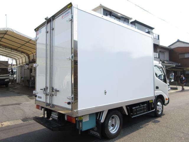 トヨエース 　低温冷蔵冷凍車－２２℃設定　スタンバイ　内寸２９５ｘ１６８ｘ１７７　５速　準中型免許　５ｔ免許　クールマスター間仕切り　４Ｌターボ　ＴＫＧ－ＸＺＵ６０５　最大積載量２０００キロ　車両総重量４９６５キロ（4枚目）