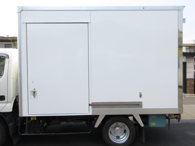 トヨエース 　低温冷蔵冷凍車－２２℃設定　スタンバイ　内寸２９５ｘ１６８ｘ１７７　５速　準中型免許　５ｔ免許　クールマスター間仕切り　４Ｌターボ　ＴＫＧ－ＸＺＵ６０５　最大積載量２０００キロ　車両総重量４９６５キロ（23枚目）