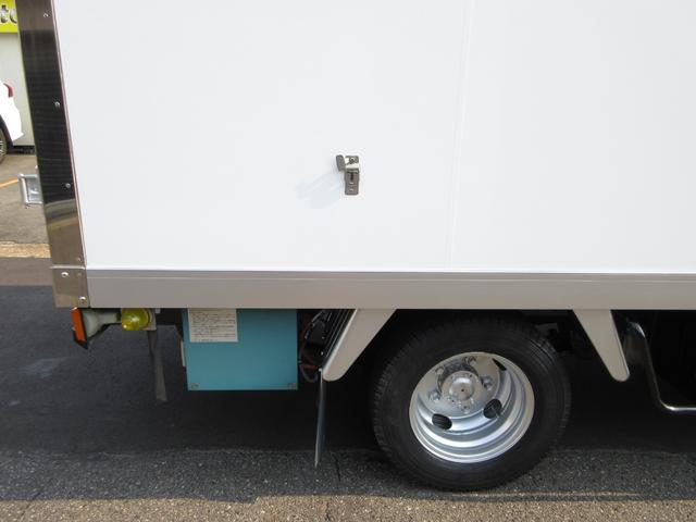 トヨエース 　低温冷蔵冷凍車－２２℃設定　スタンバイ　内寸２９５ｘ１６８ｘ１７７　５速　準中型免許　５ｔ免許　クールマスター間仕切り　４Ｌターボ　ＴＫＧ－ＸＺＵ６０５　最大積載量２０００キロ　車両総重量４９６５キロ（66枚目）