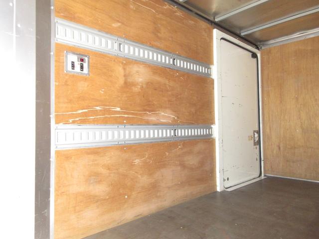 ダイナトラック 　アルミバン　垂直パワーゲート　ＡＴ　内寸３２３ｘ１７７ｘ１８７　標準ショート　準中型免許　リアカメラ　２ｔ　４Ｌターボ　オートマ　２ＲＧ－ＸＺＵ６０５　最大積載量２０００キロ　車両総重量５３６５キロ（25枚目）