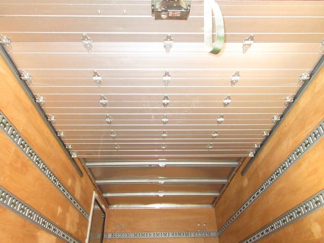 デュトロ 　アルミバン　マルチパワーゲート　内寸４２０ｘ２０８ｘ１９３　ワイドロング　準中型免許　スライドドア　４Ｌターボ　６速　シャッター　ＢＤＧ－ＸＺＵ４１４Ｍ　最大積載量３５５０キロ　車両総重量７４９５キロ（27枚目）