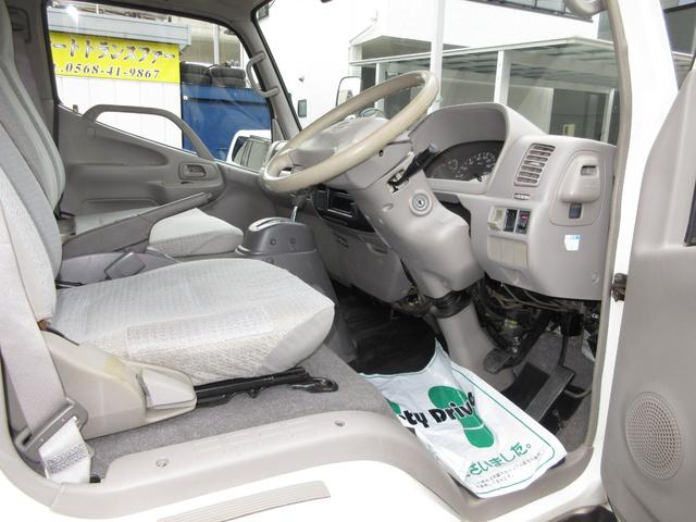 デュトロ 　平ボデー　アーム式パワーゲート　内寸４３８ｘ２０８ｘ３７　ワイドロング　準中型　煤焼きなし　２ｔ　４．９Ｌノンターボ　ＫＫ－ＸＺＵ４１１Ｍ　床鉄板張り　最大積載量２０００キロ　車両総重量５５５５キロ（8枚目）