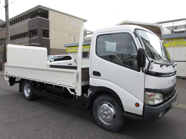デュトロ 　平ボデー　アーム式パワーゲート　内寸４３８ｘ２０８ｘ３７　ワイドロング　準中型　煤焼きなし　２ｔ　４．９Ｌノンターボ　ＫＫ－ＸＺＵ４１１Ｍ　床鉄板張り　最大積載量２０００キロ　車両総重量５５５５キロ（9枚目）