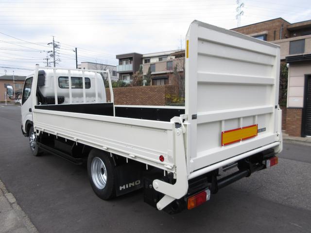 デュトロ 　平ボデー　アーム式パワーゲート　内寸４３８ｘ２０８ｘ３７　ワイドロング　準中型　煤焼きなし　２ｔ　４．９Ｌノンターボ　ＫＫ－ＸＺＵ４１１Ｍ　床鉄板張り　最大積載量２０００キロ　車両総重量５５５５キロ（10枚目）