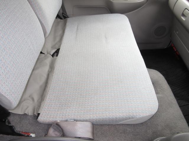 デュトロ 　平ボデー　アーム式パワーゲート　内寸４３８ｘ２０８ｘ３７　ワイドロング　準中型　煤焼きなし　２ｔ　４．９Ｌノンターボ　ＫＫ－ＸＺＵ４１１Ｍ　床鉄板張り　最大積載量２０００キロ　車両総重量５５５５キロ（14枚目）