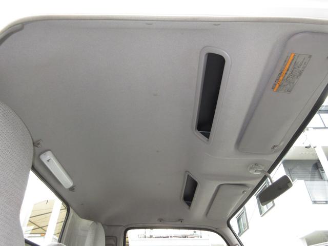 デュトロ 　平ボデー　アーム式パワーゲート　内寸４３８ｘ２０８ｘ３７　ワイドロング　準中型　煤焼きなし　２ｔ　４．９Ｌノンターボ　ＫＫ－ＸＺＵ４１１Ｍ　床鉄板張り　最大積載量２０００キロ　車両総重量５５５５キロ（15枚目）
