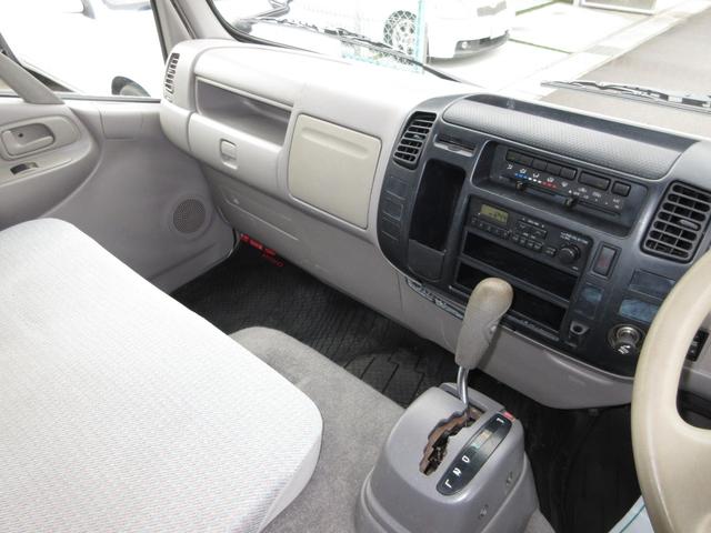 デュトロ 　平ボデー　アーム式パワーゲート　内寸４３８ｘ２０８ｘ３７　ワイドロング　準中型　煤焼きなし　２ｔ　４．９Ｌノンターボ　ＫＫ－ＸＺＵ４１１Ｍ　床鉄板張り　最大積載量２０００キロ　車両総重量５５５５キロ（16枚目）