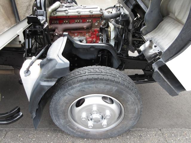 デュトロ 　平ボデー　アーム式パワーゲート　内寸４３８ｘ２０８ｘ３７　ワイドロング　準中型　煤焼きなし　２ｔ　４．９Ｌノンターボ　ＫＫ－ＸＺＵ４１１Ｍ　床鉄板張り　最大積載量２０００キロ　車両総重量５５５５キロ（20枚目）