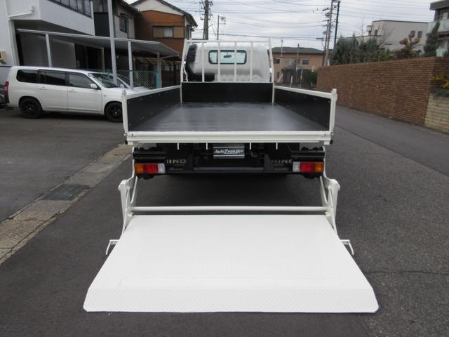 デュトロ 　平ボデー　アーム式パワーゲート　内寸４３８ｘ２０８ｘ３７　ワイドロング　準中型　煤焼きなし　２ｔ　４．９Ｌノンターボ　ＫＫ－ＸＺＵ４１１Ｍ　床鉄板張り　最大積載量２０００キロ　車両総重量５５５５キロ（22枚目）