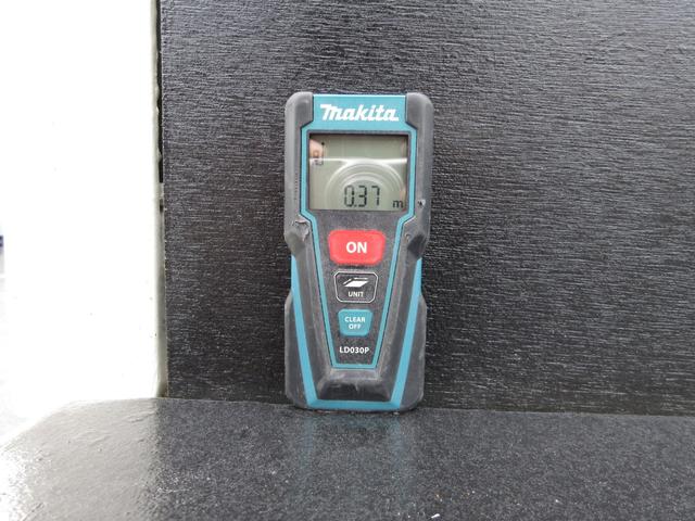 デュトロ 　平ボデー　アーム式パワーゲート　内寸４３８ｘ２０８ｘ３７　ワイドロング　準中型　煤焼きなし　２ｔ　４．９Ｌノンターボ　ＫＫ－ＸＺＵ４１１Ｍ　床鉄板張り　最大積載量２０００キロ　車両総重量５５５５キロ（30枚目）