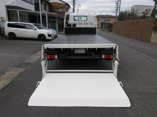 デュトロ 　平ボデー　アーム式パワーゲート　内寸４３８ｘ２０８ｘ３７　ワイドロング　準中型　煤焼きなし　２ｔ　４．９Ｌノンターボ　ＫＫ－ＸＺＵ４１１Ｍ　床鉄板張り　最大積載量２０００キロ　車両総重量５５５５キロ（31枚目）